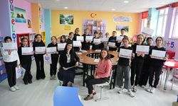 Uşak Üniversitesi Müjde İlkokulu’nun kütüphanesini yeniledi