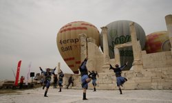 Pamukkale'deki Laodikya'da gece aydınlatması yapılıyor