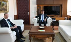 Nurullah Cahan, Uşak Valisi Serdar Kartal'ı ziyaret etti