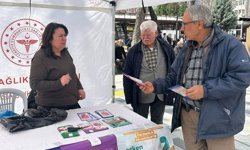 Uşak Tiritoğlu Parkı’nda sağlık stantları kurularak vatandaşlara bilgilendirme yapıldı