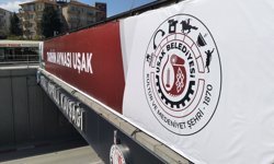 Uşak'taki o fotoğraflar temizleniyor! Yerine sadelikten uzak ve anlamsız yoğun logo konuyor!