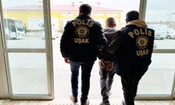 Uşak'ta bilişim dolandırıcılığı yaptığı bildirilen ve 34 ayrı suç kaydı olan firari yakalandı