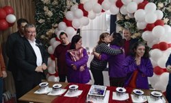 Uşak Kahveciler Esnaf Odası, özel bireyler için Sevgi Kafe'de doğum günü programı organize etti