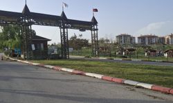 Karaağaç Mahallesi’nde bulunan Anıt Tepe Parkı’ndan hafta içinde de mangal dumanı yükseliyor