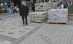 İsmet Paşa Caddesi'ne konan taşlar yaya trafiğini etkiliyor!