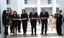 Uşak TOKİ İlkokulu ve Ortaokulu’na ait karma resim sergisi AKM’de açıldı