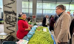 AK Parti Uşak Milletvekili Tuğrul, Şekerevleri pazarında vatandaş ve esnafla buluştu