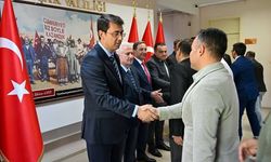 Uşak Valisi Kartal; mesai arkadaşları ve İl Özel İdare personeliyle şimdiden bayramlaştı