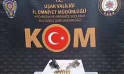 Uşak merkezli operasyonlarda 2 adet ruhsatsız tabanca ve çok sayıda fişek ele geçirildi