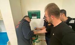 Uşak'ın Banaz ilçesine komşu Sandıklı'daki öğrencinin parmağına sıkışan yüzüğü itfaiye çıkardı!