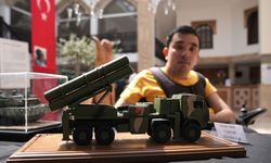 Seferihsar'da yaşayan Şendoğan Ege Katmerci, 15 yılda maketlerden askeri araç koleksiyonu yaptı