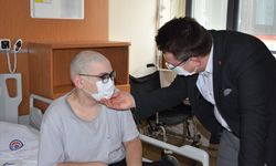 Afyon'da tedavi gören çocuklara bayram müjdesi verdi!