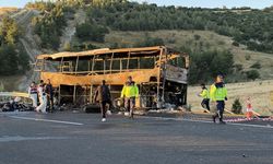 Uşak'ın komşusu Denizli'de otobüs kazası! Yanan araçta çok sayıda kişi yaşamını yitirdi!