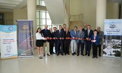 Uşak Üniversitesi’nde üretilen oyuncaklar öğrencilere hediye edildi