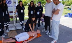 Uşak’ta öğrenciler hayati müdahaleleri uygulamalı olarak öğrendi