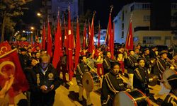 Uşak’ta gündüz meydan ve parklar 19 Mayıs adına doldu! Akşam ise Fener Alayı yürüdü!