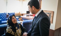 Uşak Valisi Serdar Kartal makamında şehit ailesini ağırladı