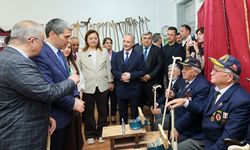 Afyon Valisi Aktaş ile Belediye Başkanı Burcu Köksal, yıl sonu sergisini açtılar