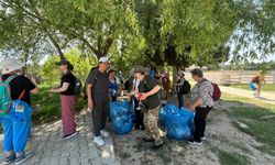 Kütahya'da doğa yürüyüşü eşliğinde çevre temizliği yaptılar
