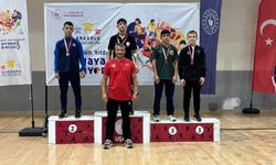 Osman Emir Çekgel ve Mert Başarı, Uşak'taki güreş maçlarından derecelerle döndü