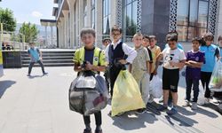 Kütahya Şeker İlkokulu öğrencileri evlerindeki kartonları sıfır atık markete verdi