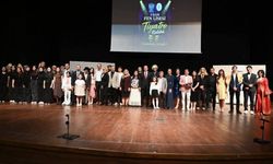 Uşak Fen Lisesi öğrencilerinin sahnelediği Beynelminel Sadıcım oyunu, beğeni topladı