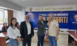 Uşak Eşme’de AK Parti’ye katılanlara rozet takıldı