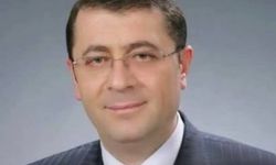 Uşak'ın Ulubey ilçesinde Kaymakamlık yapan Şenol Esmer geçirdiği kalp krizi nedeniyle hayata gözlerini yumdu
