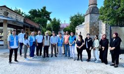 AK Parti Uşak Milletvekili Tuğrul, Mende Pazarı esnafı ile bir araya geldi