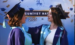 Dokuz Eylül Hemşireliği bitiren Aleyna ve İlayda Yurdakul, sağlık alanında da beraber çalışmayı istiyorlar