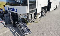 Uşak ve Kütahya yolu üzerindeki Altıntaş'ta yolcu otobüsü ve elektrikli bisiklet çarpıştı