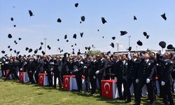 Afyonkarahisar'da mezun olan 432 polis adayı kep attı