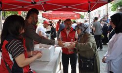 Uşak, Kütahya ve Afyon'daki vatandaşlara aşure ikram etti