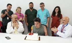 Entübe halde hastaneye getirilen üniversiteli genç, doğum günü kutlanarak taburcu edildi