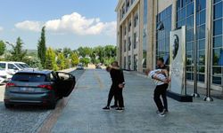 Uşak’ta 3 şüpheliye ait 2 farklı adreste kaçak silahlar ve binlerce kaçak tütün ele geçirildi