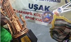 Uşak yöresi oyunlarıyla sahneye çıkan Uşaklı kızlardan büyük başarı!