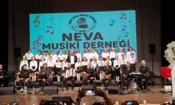 Uşak Neva Musiki Derneği Çocuk Korosu, bir birinden güzel şarkı ve türkülerle keyifli bir gece yaşattı
