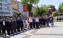 Uşak'ta Çevre Haftası etkinlikleri başladı! Can dostumuz İstiklal Marşı'nda esas duruşunu bozmadı!