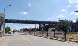 Uşak Tren Garı ile Ofis Sokak arasında yıllardır yaşanan yaya geçişi sorunu çözülüyor!