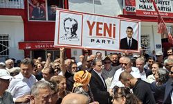 Özel'e yakınlığıyla bilinen ve parası olanlar, Uşak'ta kurucu il başkanlığı için koşturuyor