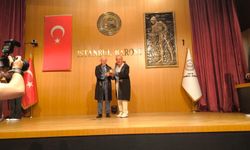 Uşak'ın sembol fotoğrafıyla ilgili yaptığı çalışmalarla bilinen Gültekin Şener'e Yaşam Boyu Onur ödülü verildi