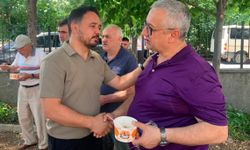 AK Parti Uşak İl Teşkilatı, Fatih Ünal Camii'ndeki aşure dağıtımı programına katıldı