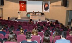 Uşak'ta okuyan geleceğin hekimi adayı intörnler, yeni dönem görevlerine başladı