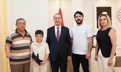 Uşak Mehmetçik İlkokulu öğrencisi Doruk Alptuğ Ay, özel bir biyonik el tasarladı