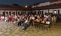 Sinemaseverler, Uşak'ta çekimleri yapılan Yılanların Öcü filmini Kent Tarihi Müzesi'nde izledi
