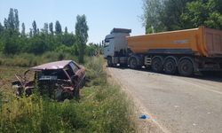 Uşak Banaz Ahat'ta tırla çarpışan otomobil sürücüsü Onur Doğan tüm çabalara rağmen kurtarılamadı