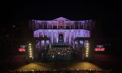 Uşak ve İzmir'den yoğun ziyaretçi çeken Sardes'te muhteşem gece