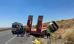 Uşak Ulubey'de şarampole devrilen tırdaki 3 kişi yaralandı! Şoförün durumu ağır!