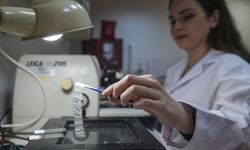 Ege Üniversitesi'ndeki ekip, 20'lik dişten elde ettikleri kök hücreyle çikolata kistine çözüm buldu