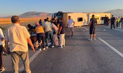 Kütahya'da yolcu otobüsü devrildi, çok sayıda yaralı var